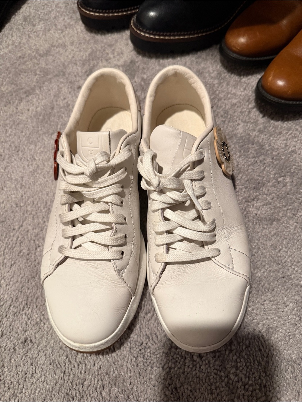 Men's White Leather Low-Top Sneakers with Decorative Pin